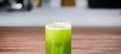 Which fruits are low in sugar and can be juiced, a new healthy beverage choice